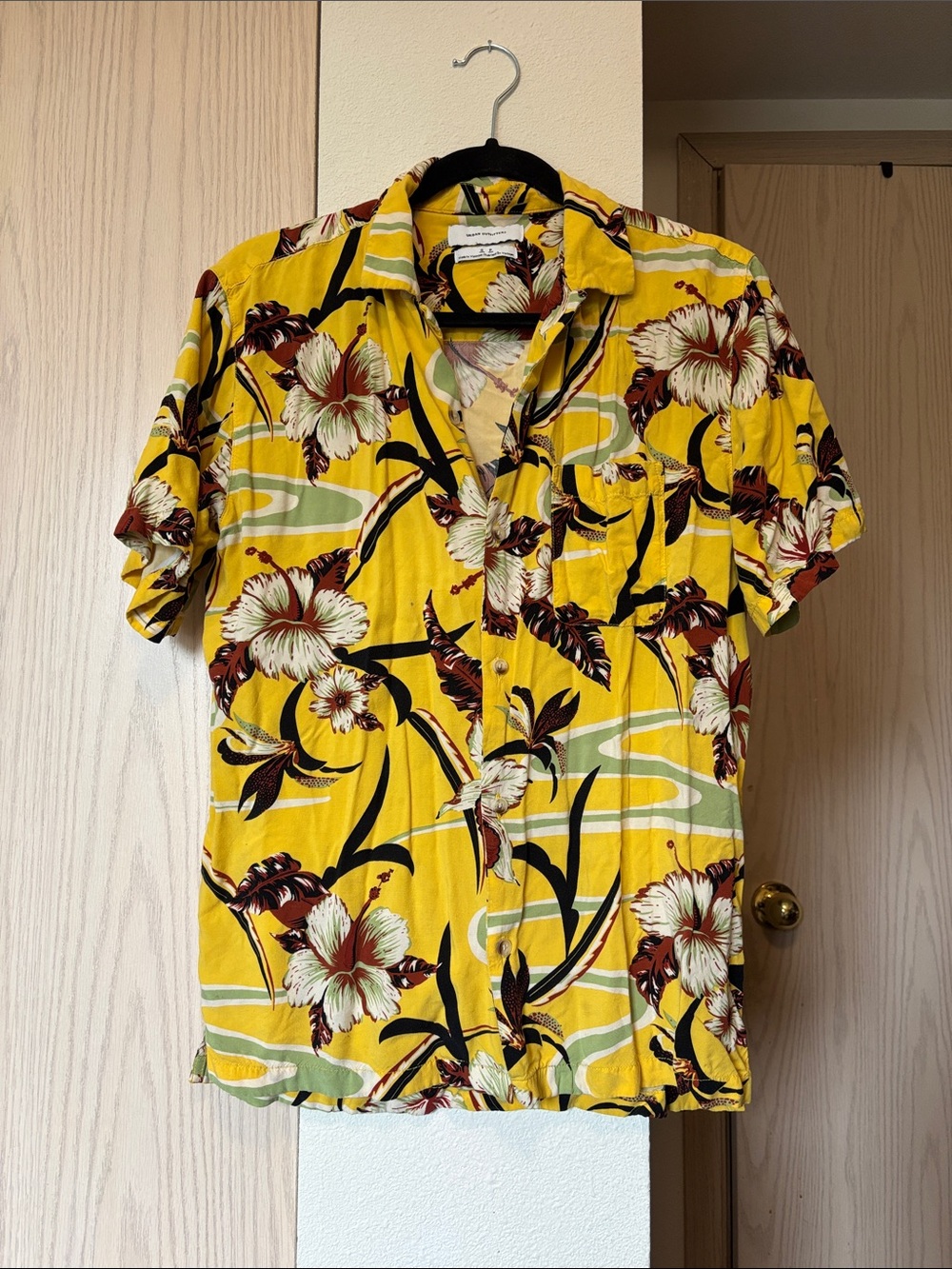 Urban Outfitters men’s Yellow tropical Shirt